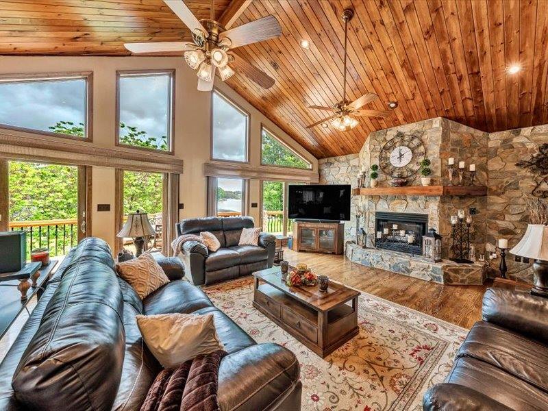 125 Inlet Dr, Wirtz, VA 24184