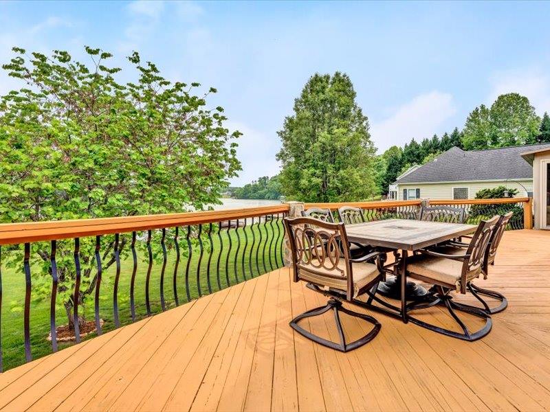 125 Inlet Dr, Wirtz, VA 24184