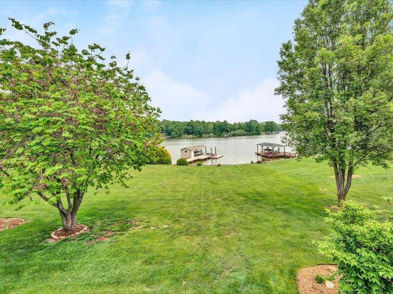 125 Inlet Dr, Wirtz, VA 24184