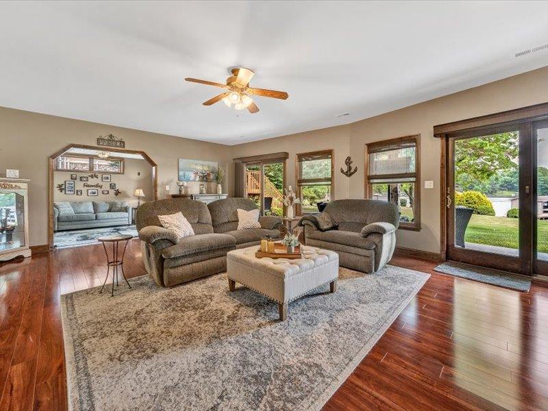 125 Inlet Dr, Wirtz, VA 24184