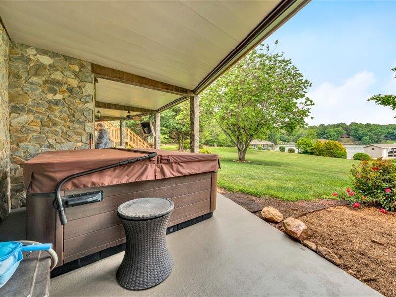 125 Inlet Dr, Wirtz, VA 24184