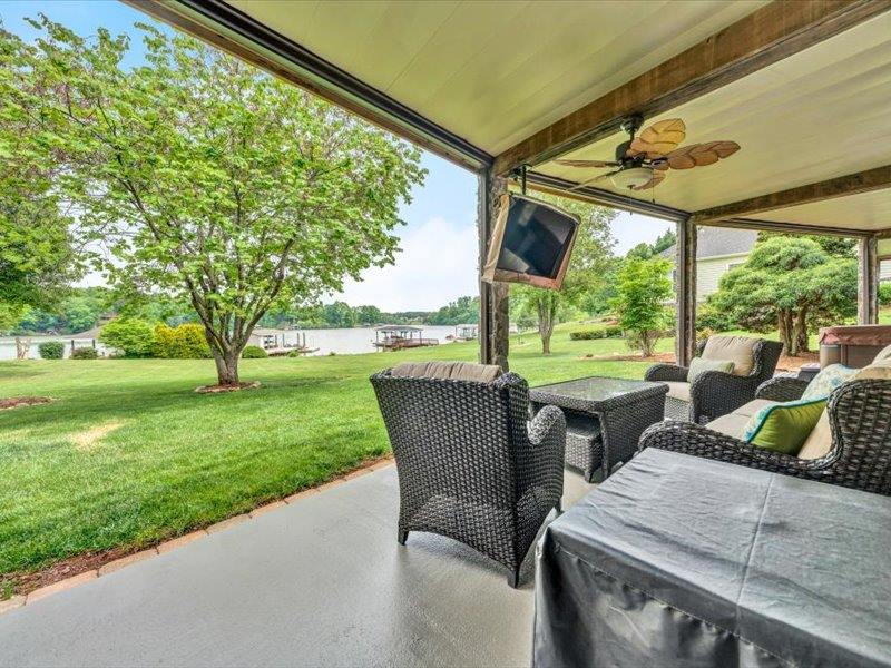 125 Inlet Dr, Wirtz, VA 24184