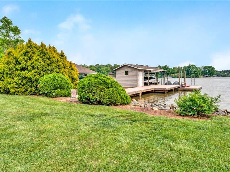 125 Inlet Dr, Wirtz, VA 24184