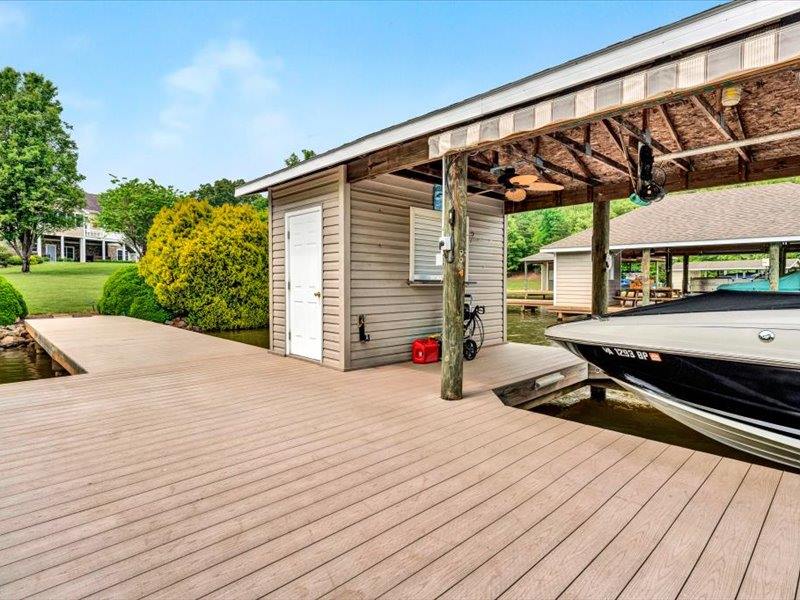 125 Inlet Dr, Wirtz, VA 24184