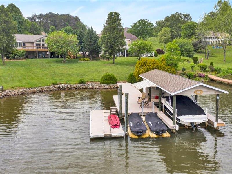 125 Inlet Dr, Wirtz, VA 24184