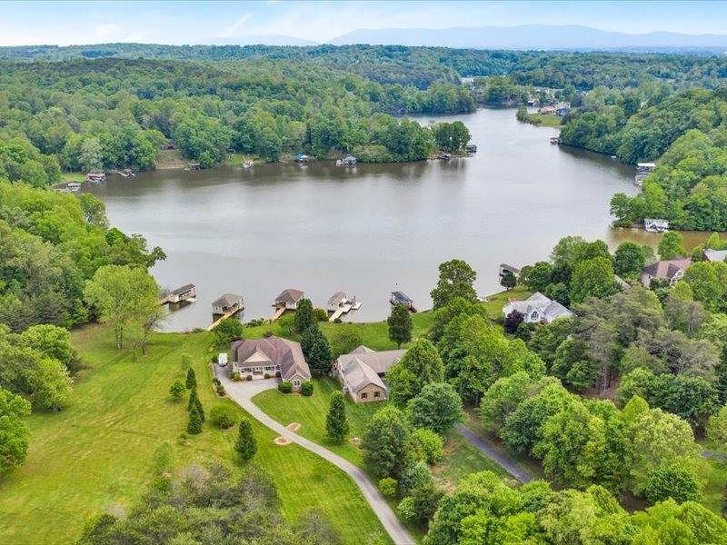 125 Inlet Dr, Wirtz, VA 24184