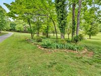 125 Inlet Dr, Wirtz, VA 24184