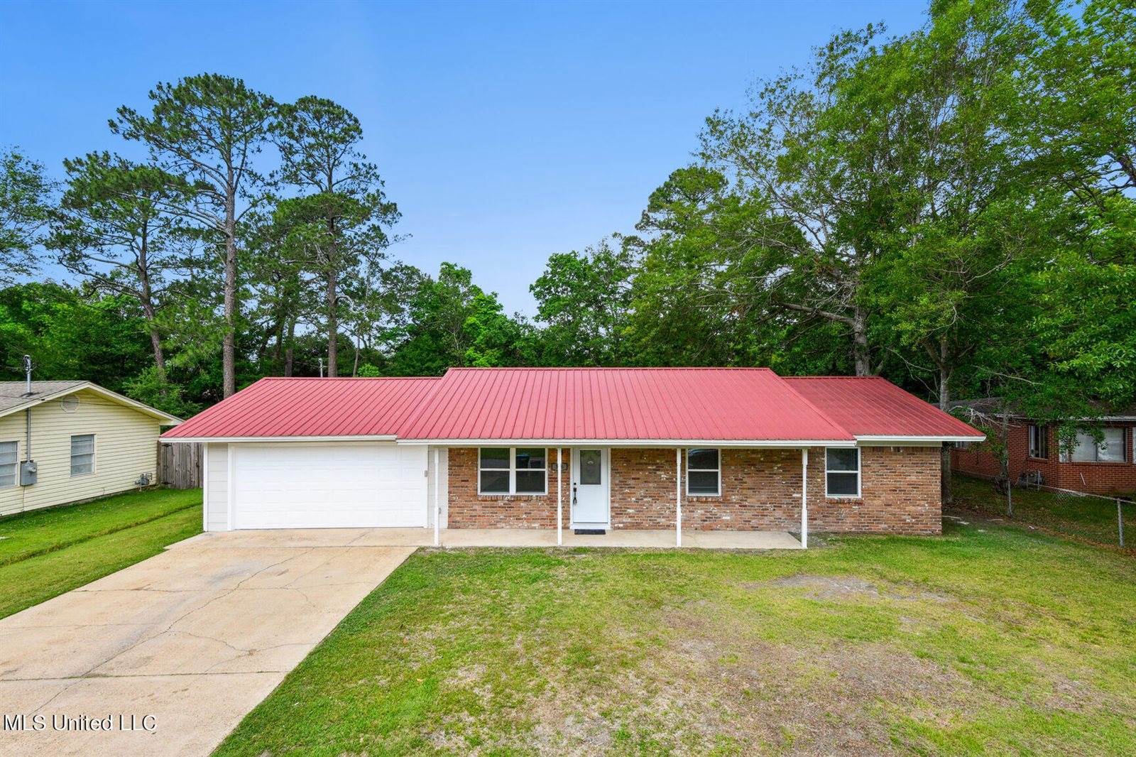 306 Mincheck Road, Ocean Springs, MS 39564