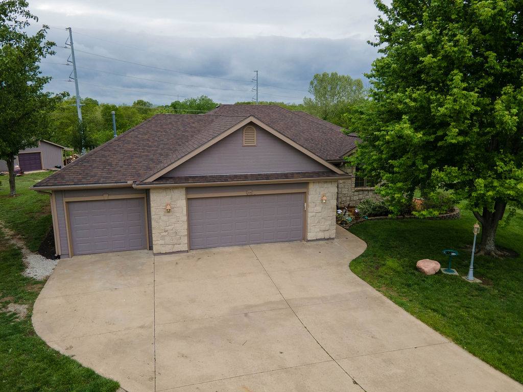 2136 NW 47th CT, Topeka, KS 66618