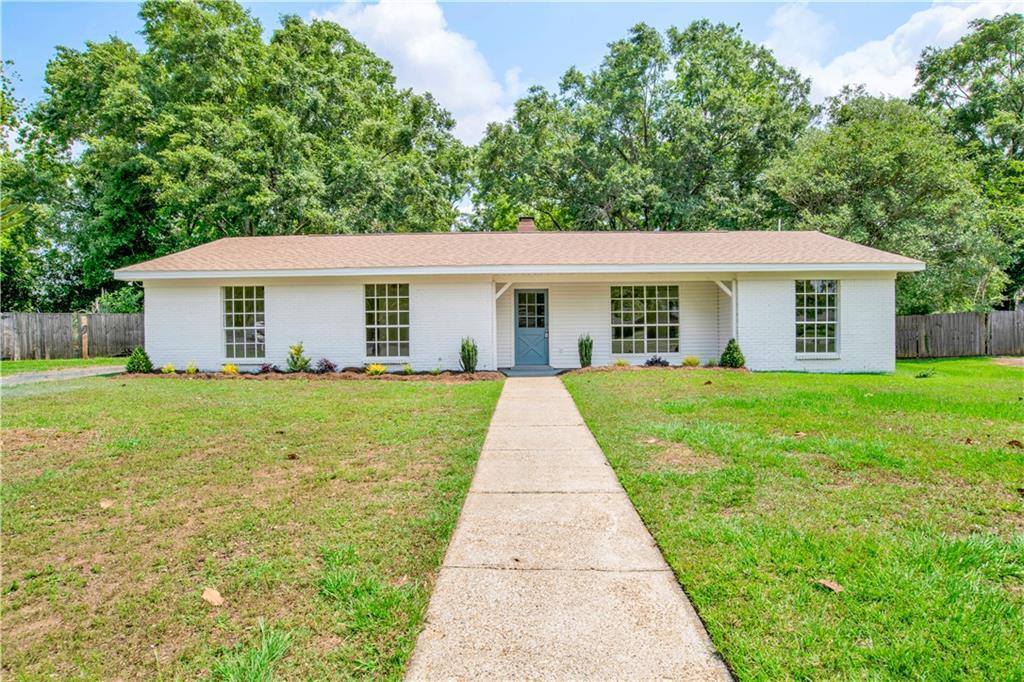 2263 Christopher Drive East, Mobile, AL 36609