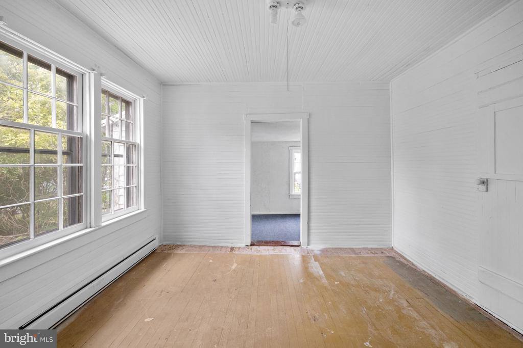 1890 Fairfax Pike, White Post, VA 22663