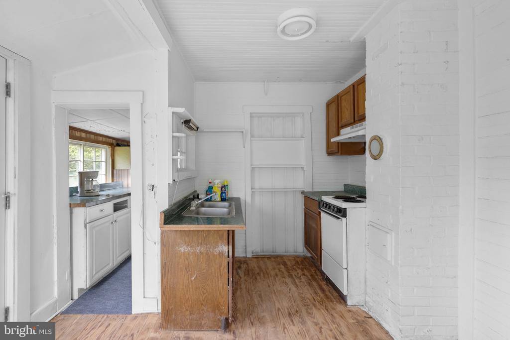 1890 Fairfax Pike, White Post, VA 22663