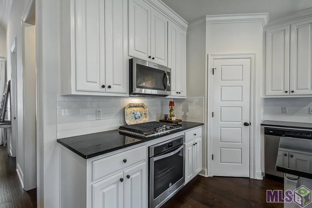 17200 Ledgestone Dr, Prairieville, LA 70769