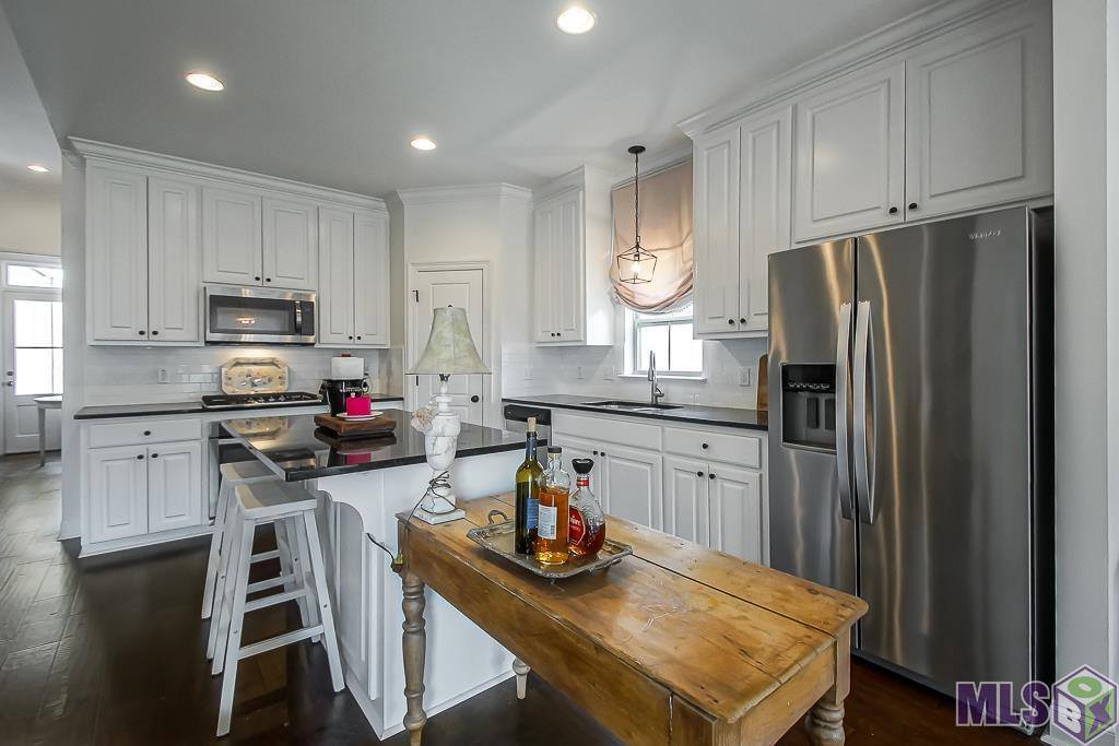 17200 Ledgestone Dr, Prairieville, LA 70769