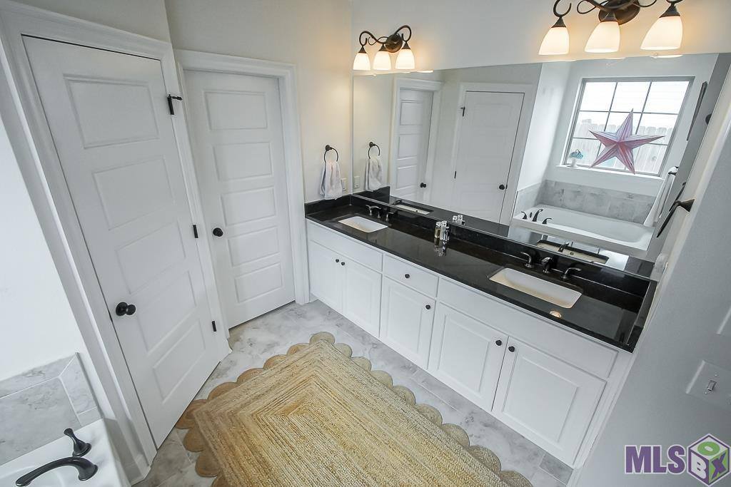 17200 Ledgestone Dr, Prairieville, LA 70769