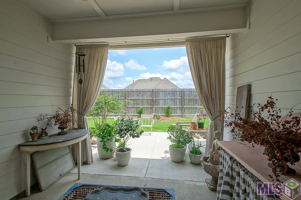 17200 Ledgestone Dr, Prairieville, LA 70769