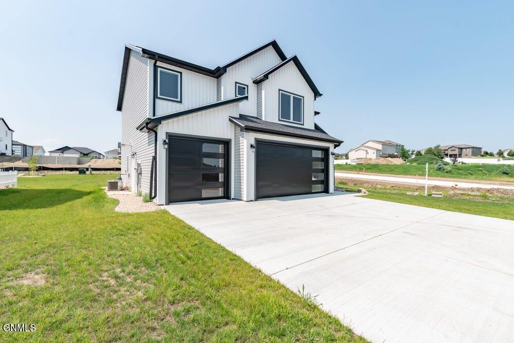 4801 Cornice Loop, Bismarck, ND 58503