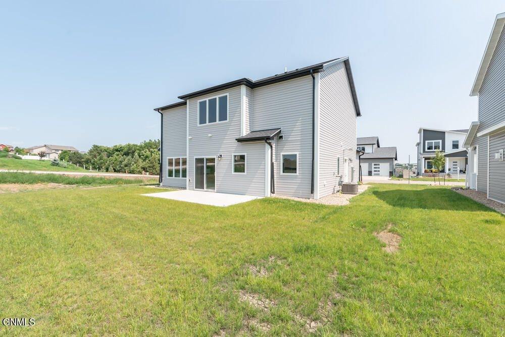 4801 Cornice Loop, Bismarck, ND 58503