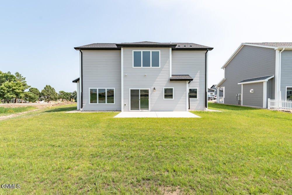 4801 Cornice Loop, Bismarck, ND 58503