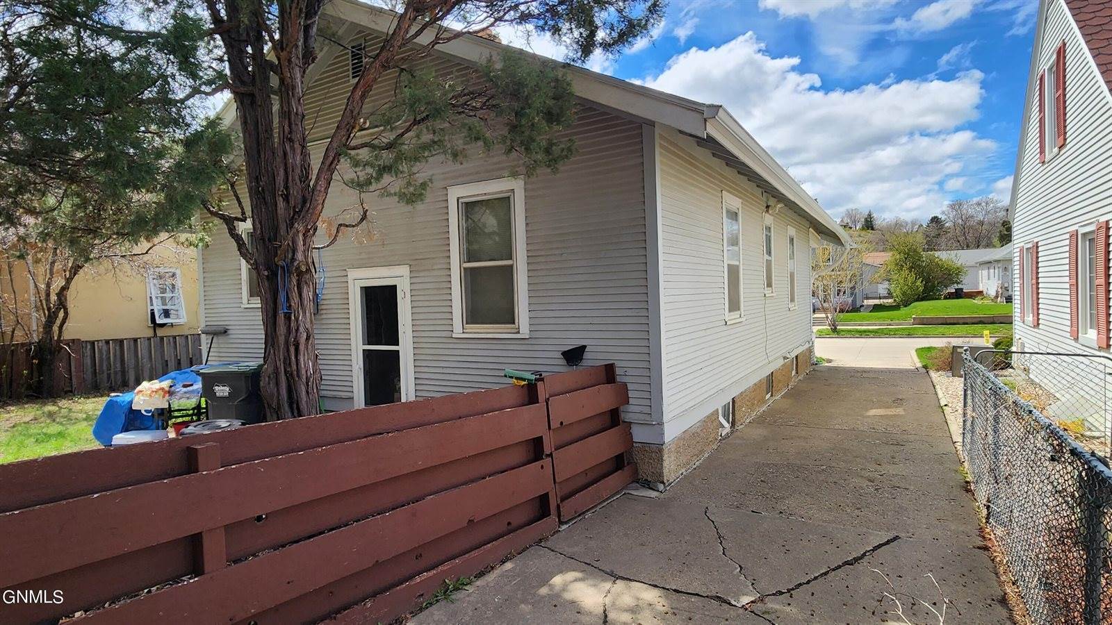 606 6th Ave NW, Mandan, ND 58554