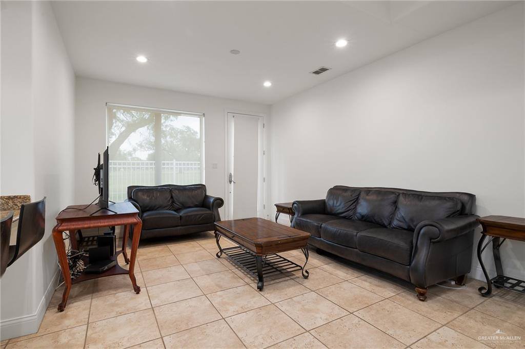 800 Sunset Drive, #B18, McAllen, TX 78503