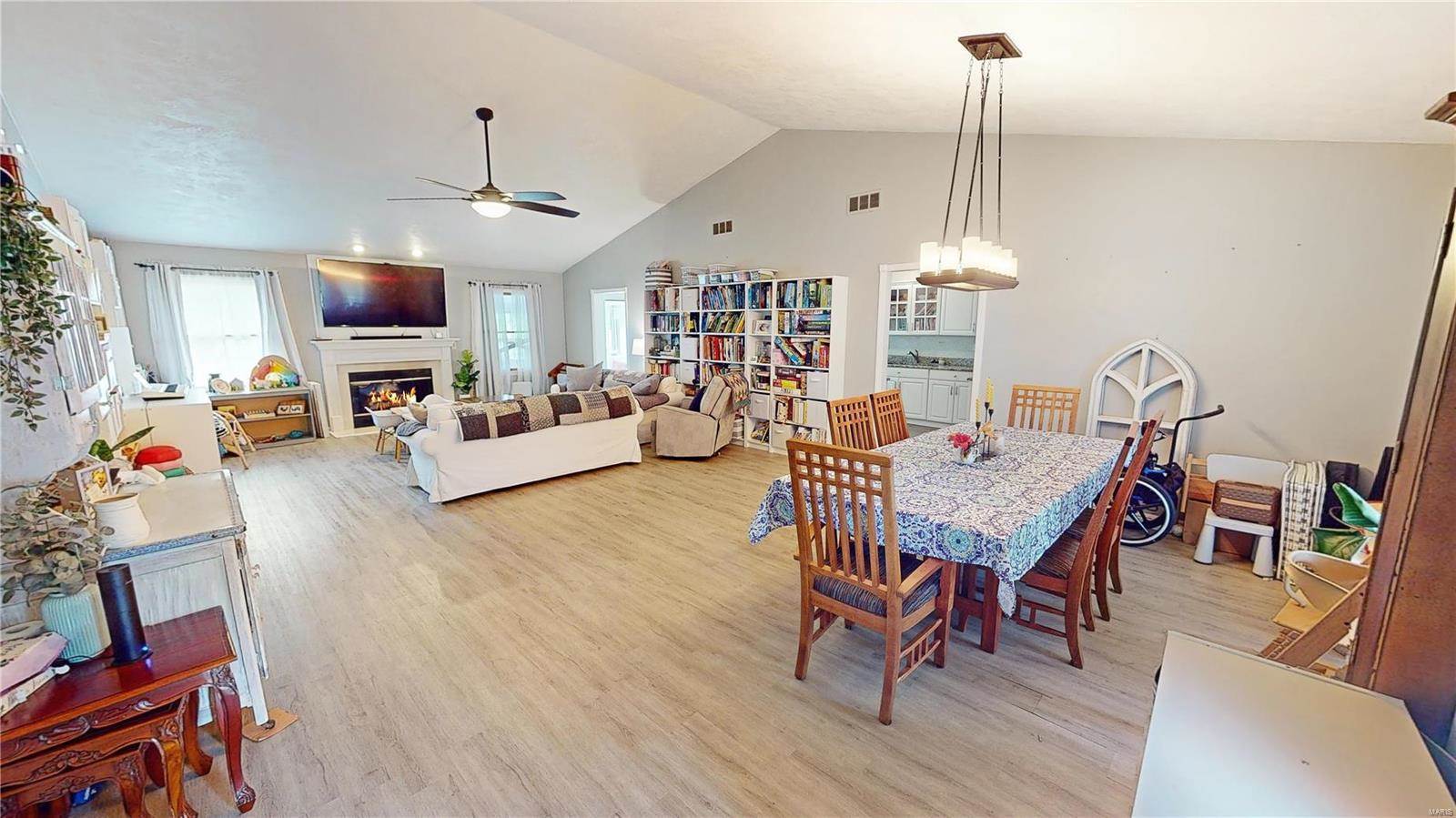 413 Hickory Manor, Belleville, IL 62223