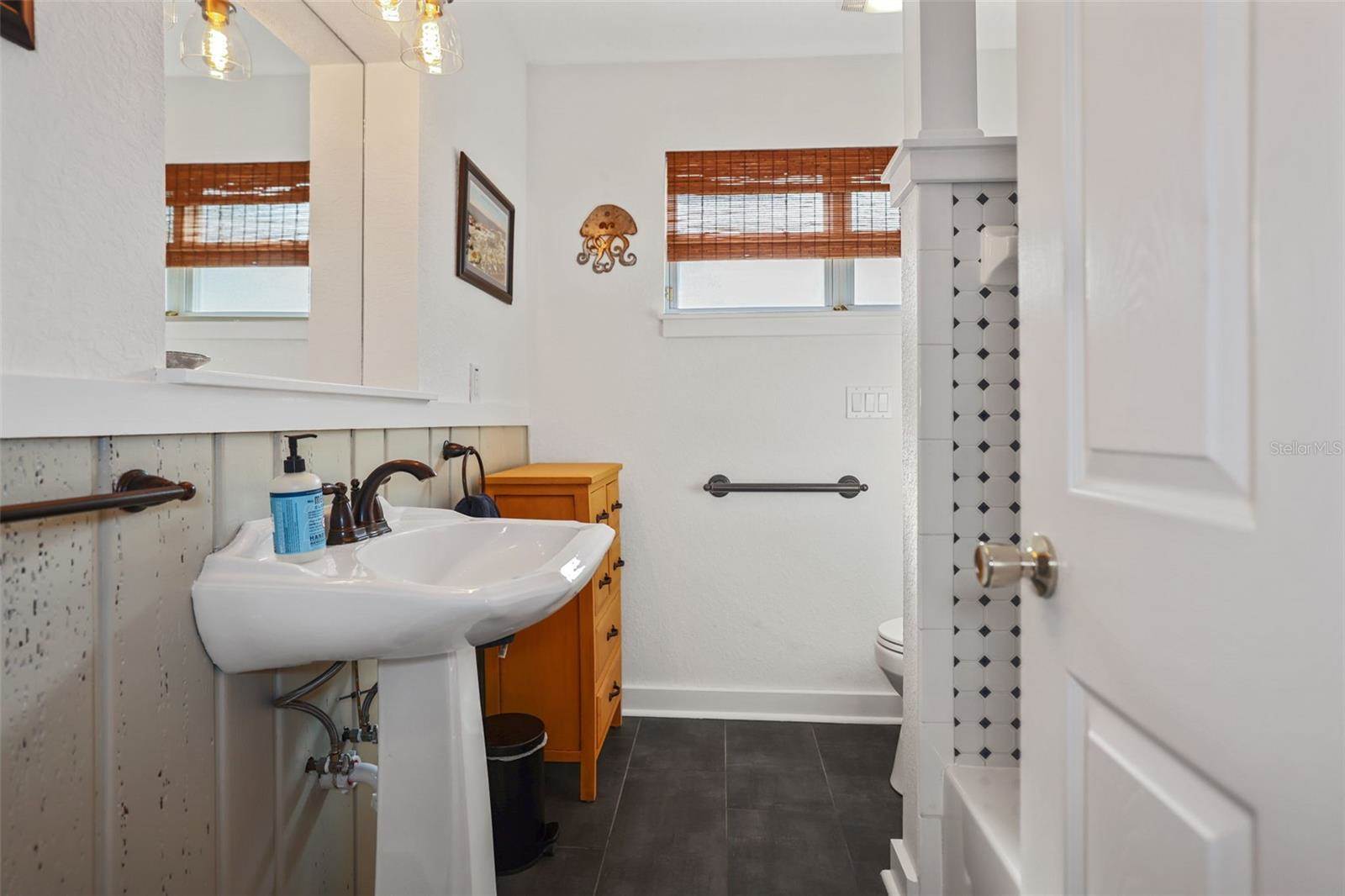 1020 Granada Street, Clearwater, FL 33755