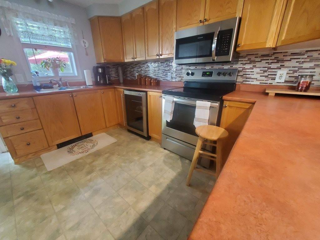 99 Franklin, Holyoke, MA 01040