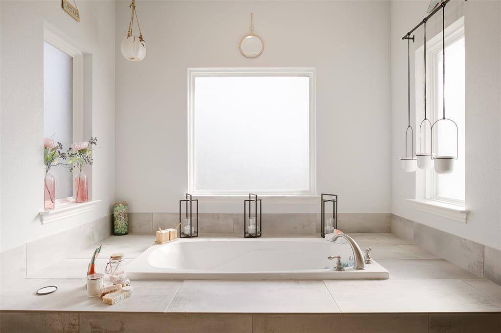 220 Amanda Drive, Weatherford, TX 76088