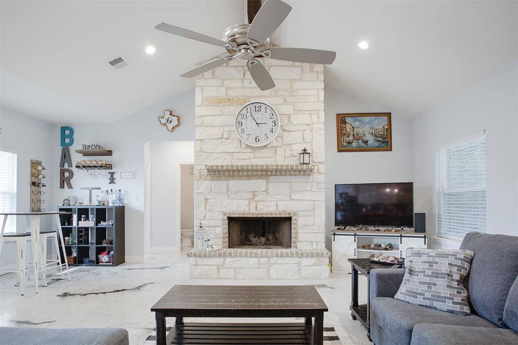 220 Amanda Drive, Weatherford, TX 76088