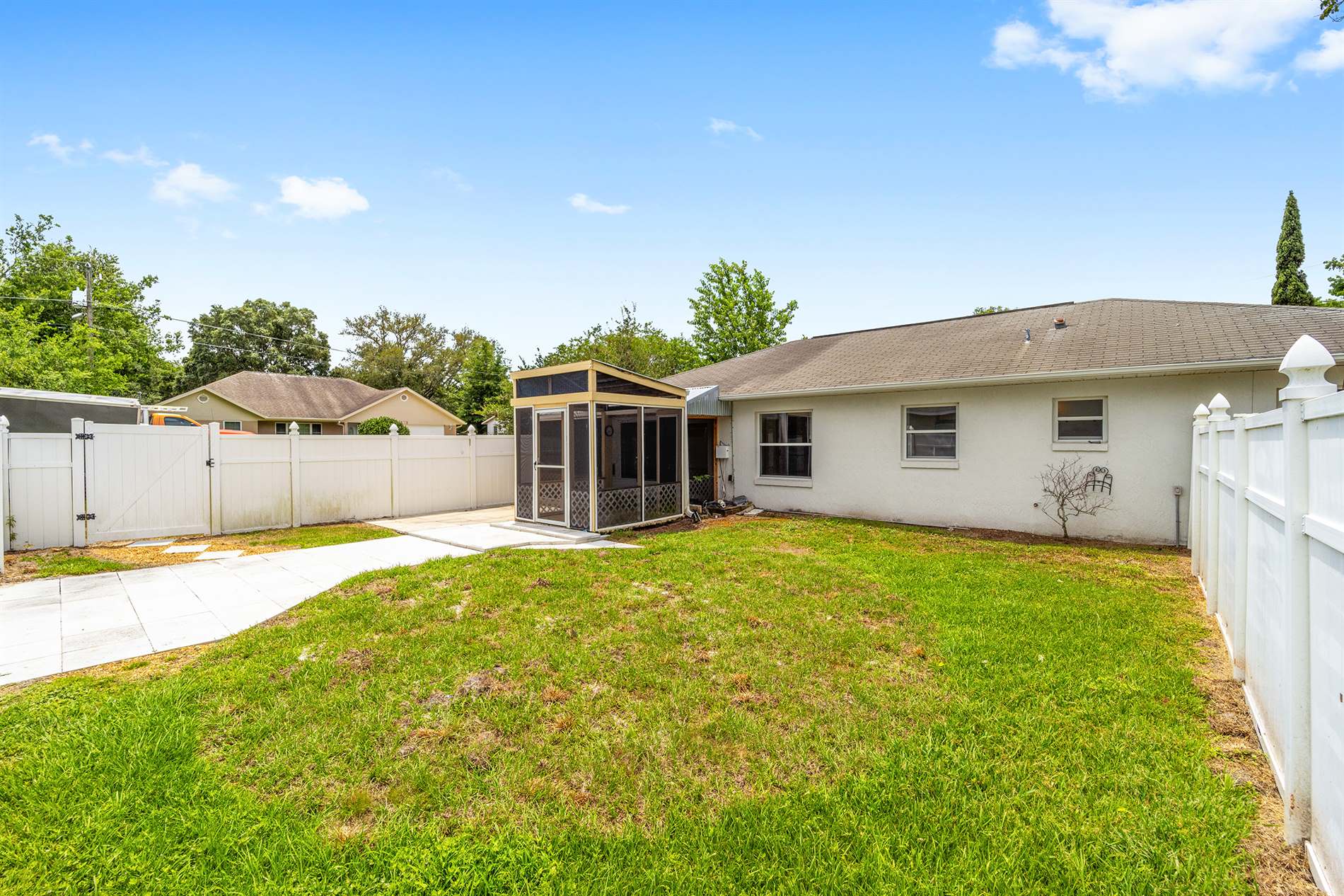 11 Teak Loop Lane, Ocala, FL 34472