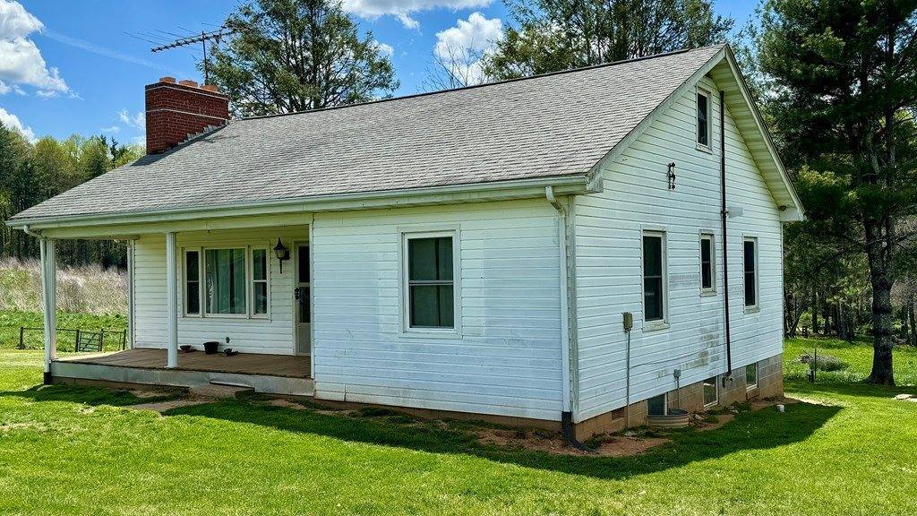 1060 Old Mill Road, Hillsville, VA 24343