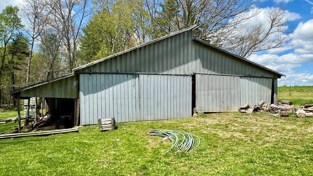 1060 Old Mill Road, Hillsville, VA 24343