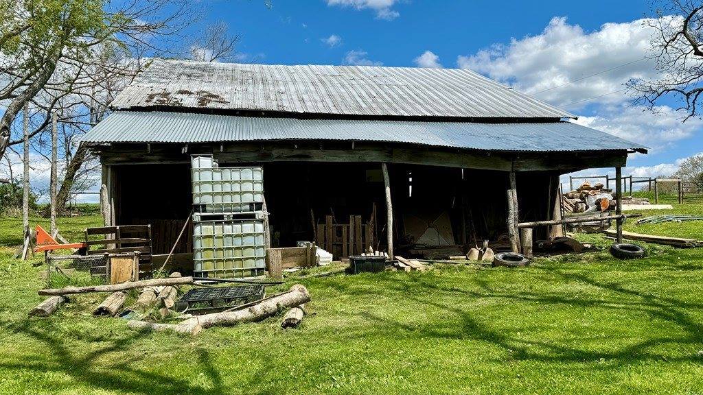 1060 Old Mill Road, Hillsville, VA 24343