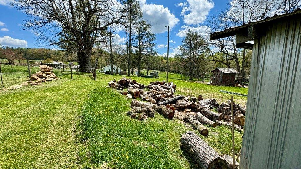 1060 Old Mill Road, Hillsville, VA 24343