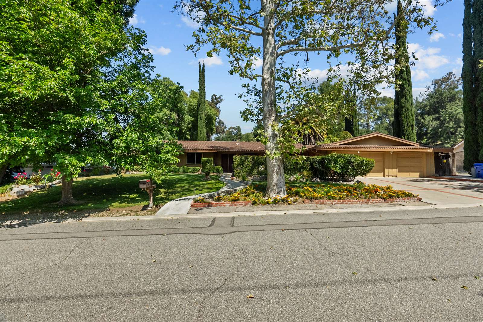 26342 Sand Canyon Rd., Canyon Country, CA 91387