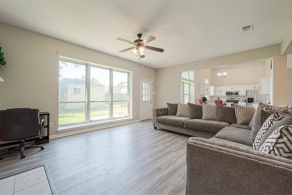 1915 Laurel Brook Lane, Houston, TX 77014