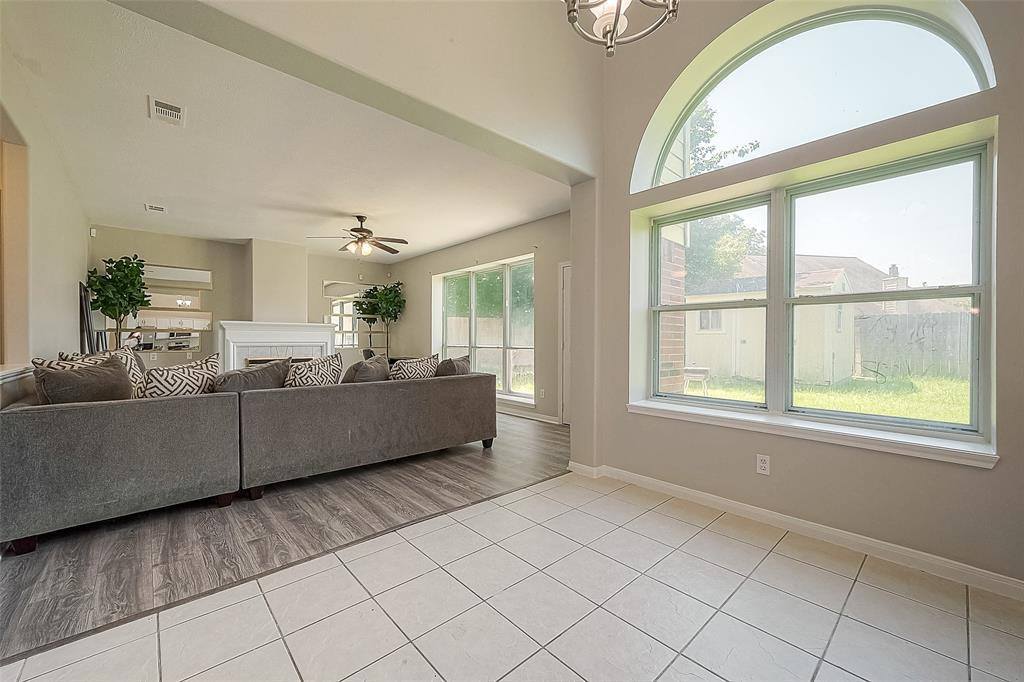 1915 Laurel Brook Lane, Houston, TX 77014