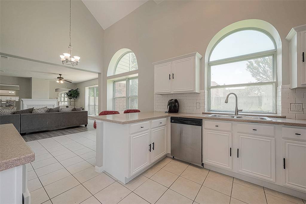 1915 Laurel Brook Lane, Houston, TX 77014