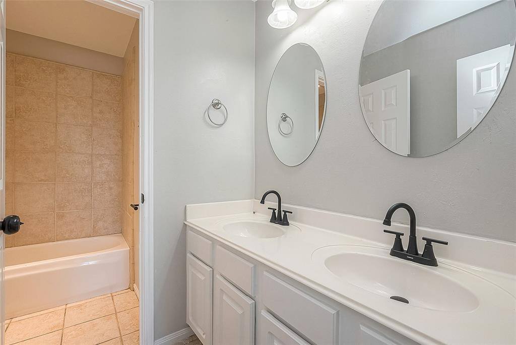 1915 Laurel Brook Lane, Houston, TX 77014