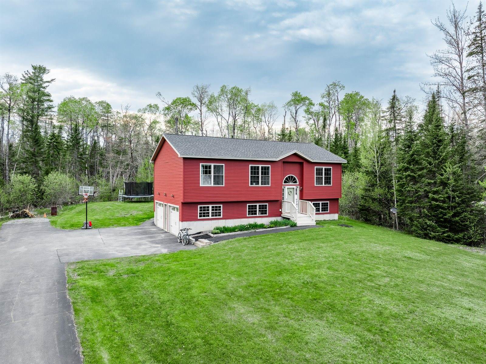 64 Manansis View, Glenburn, ME 04401