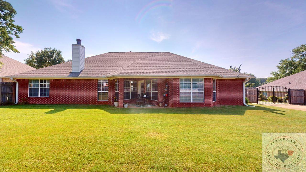 145 Arizona Ave, Wake Village, TX 75501