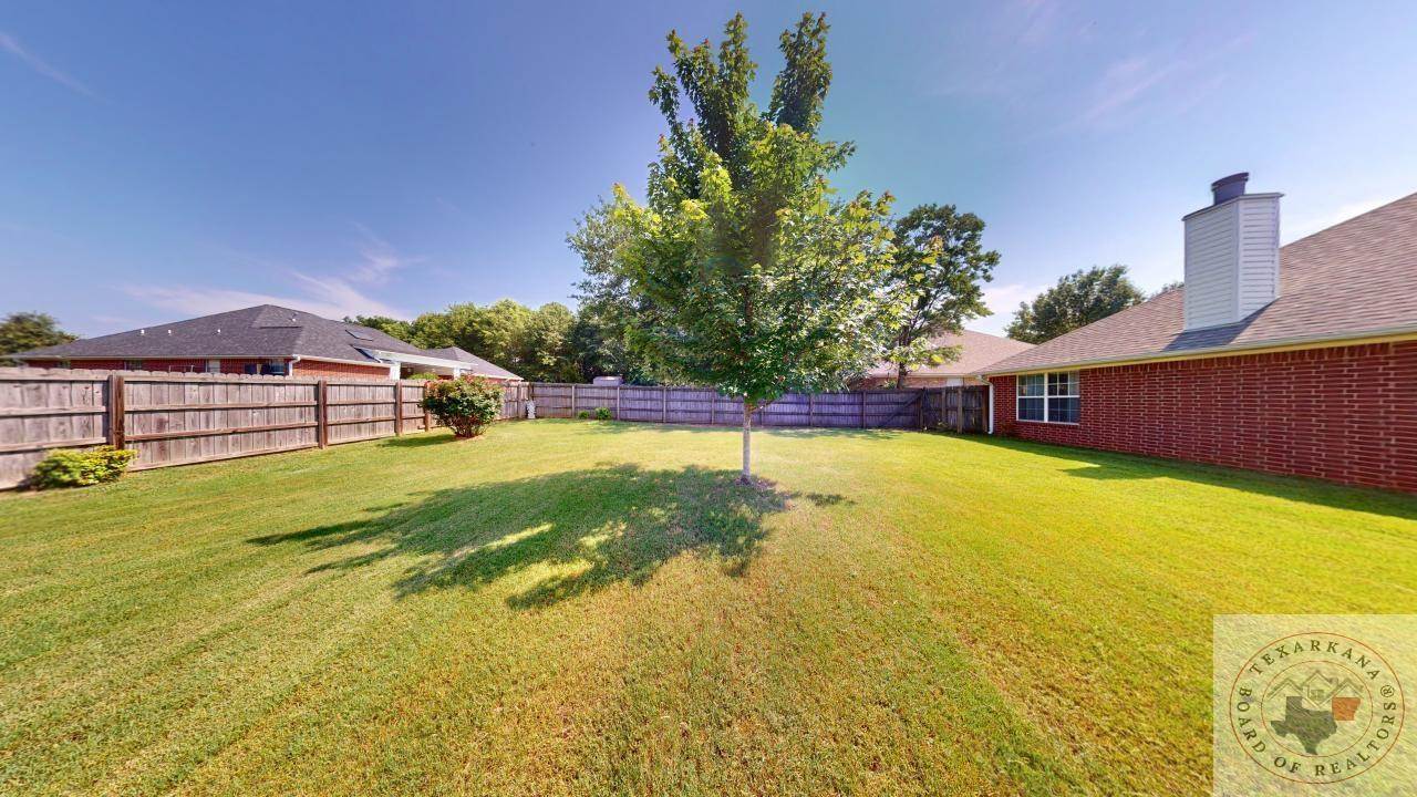 145 Arizona Ave, Wake Village, TX 75501