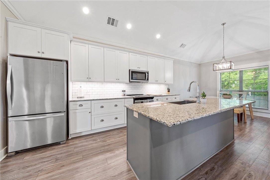 17 North Shore Circle, Waco, TX 76708