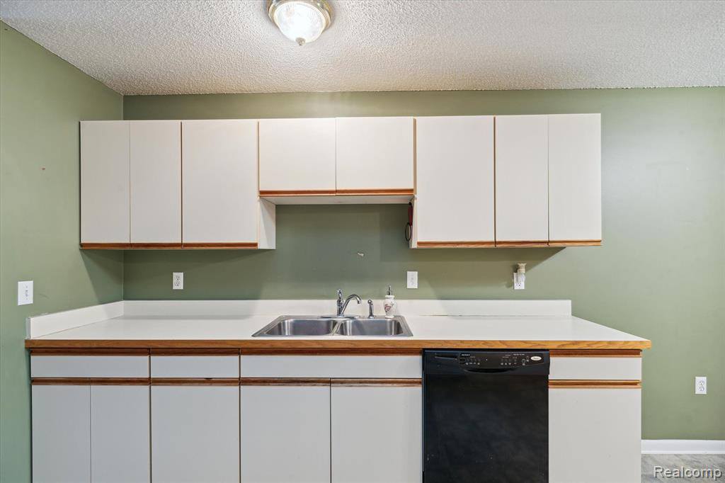 19100 Otto Court, Huron Township, MI 48164