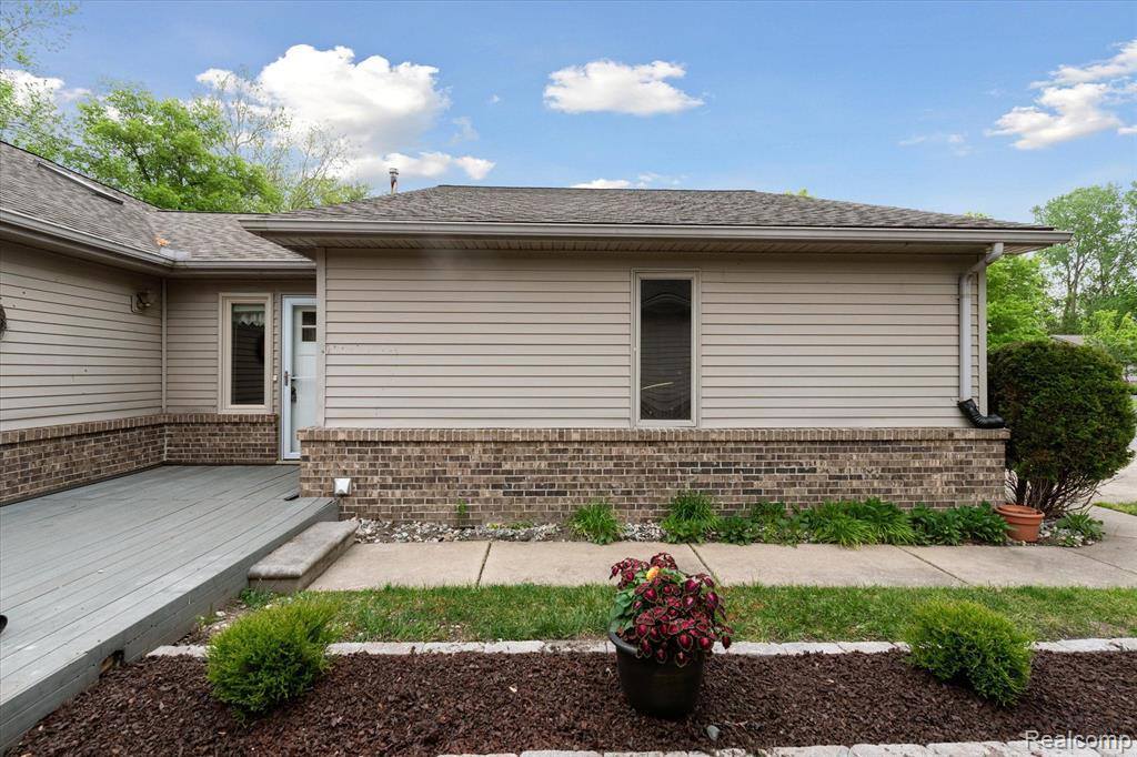 19100 Otto Court, Huron Township, MI 48164