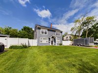 20 Shelter Ln, Levittown, NY 11756