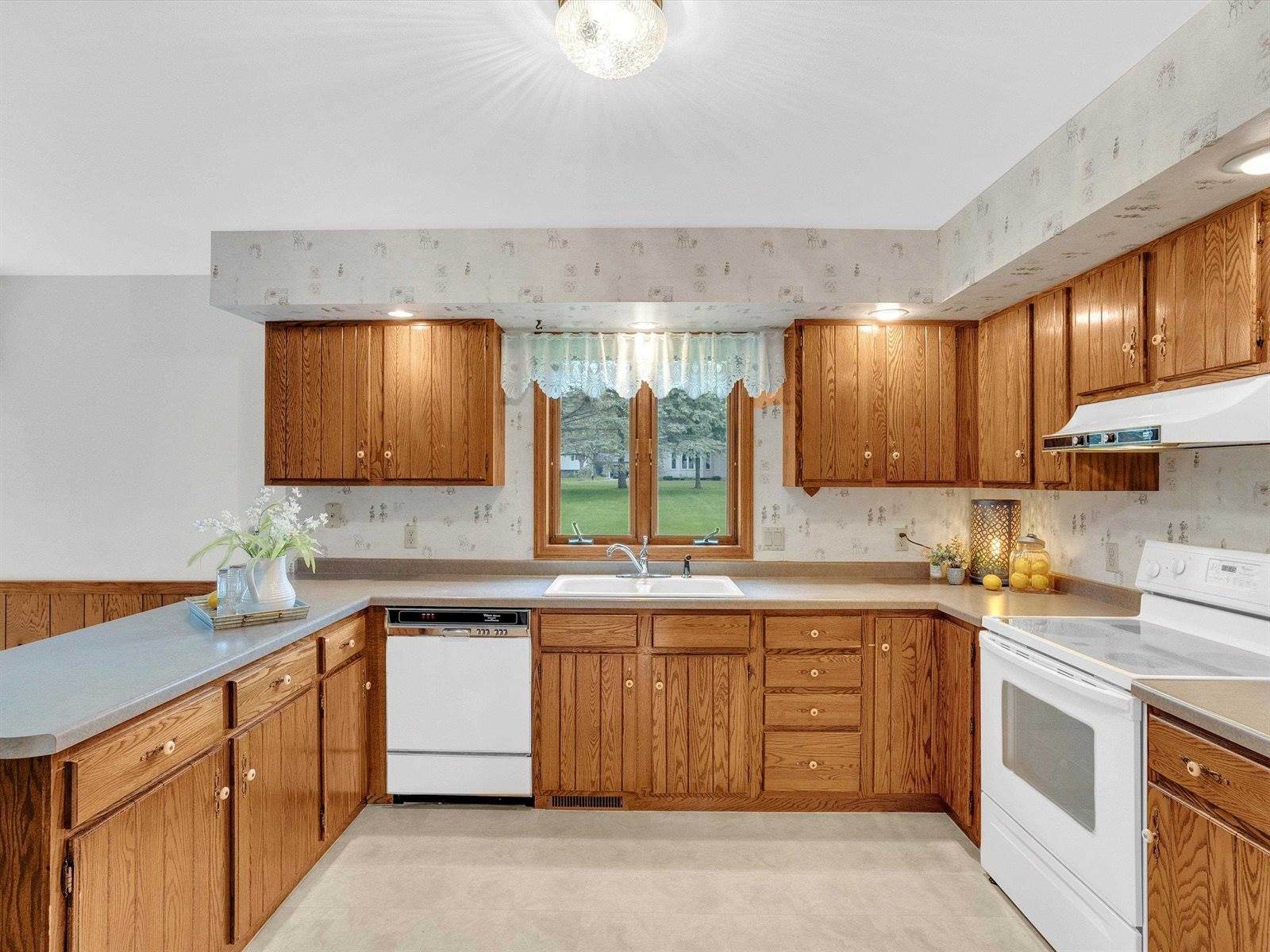 2301 Meadowbrook Drive, Marshfield, WI 54449