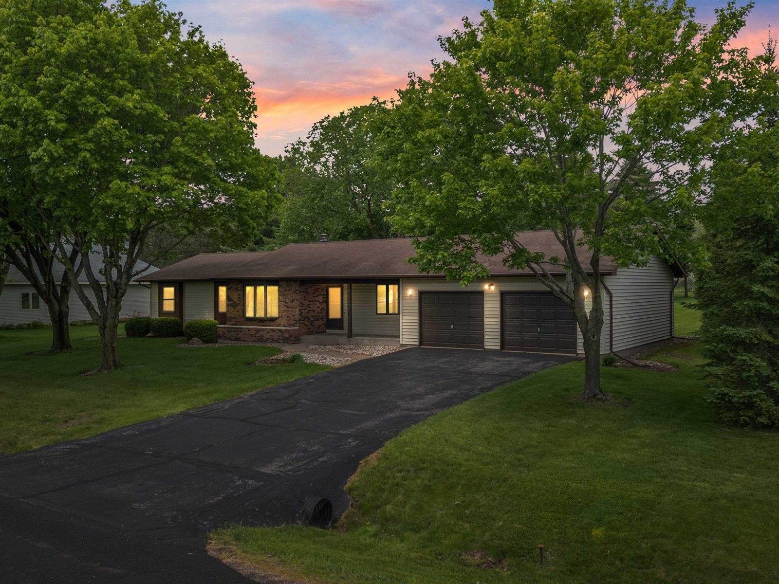 2301 Meadowbrook Drive, Marshfield, WI 54449