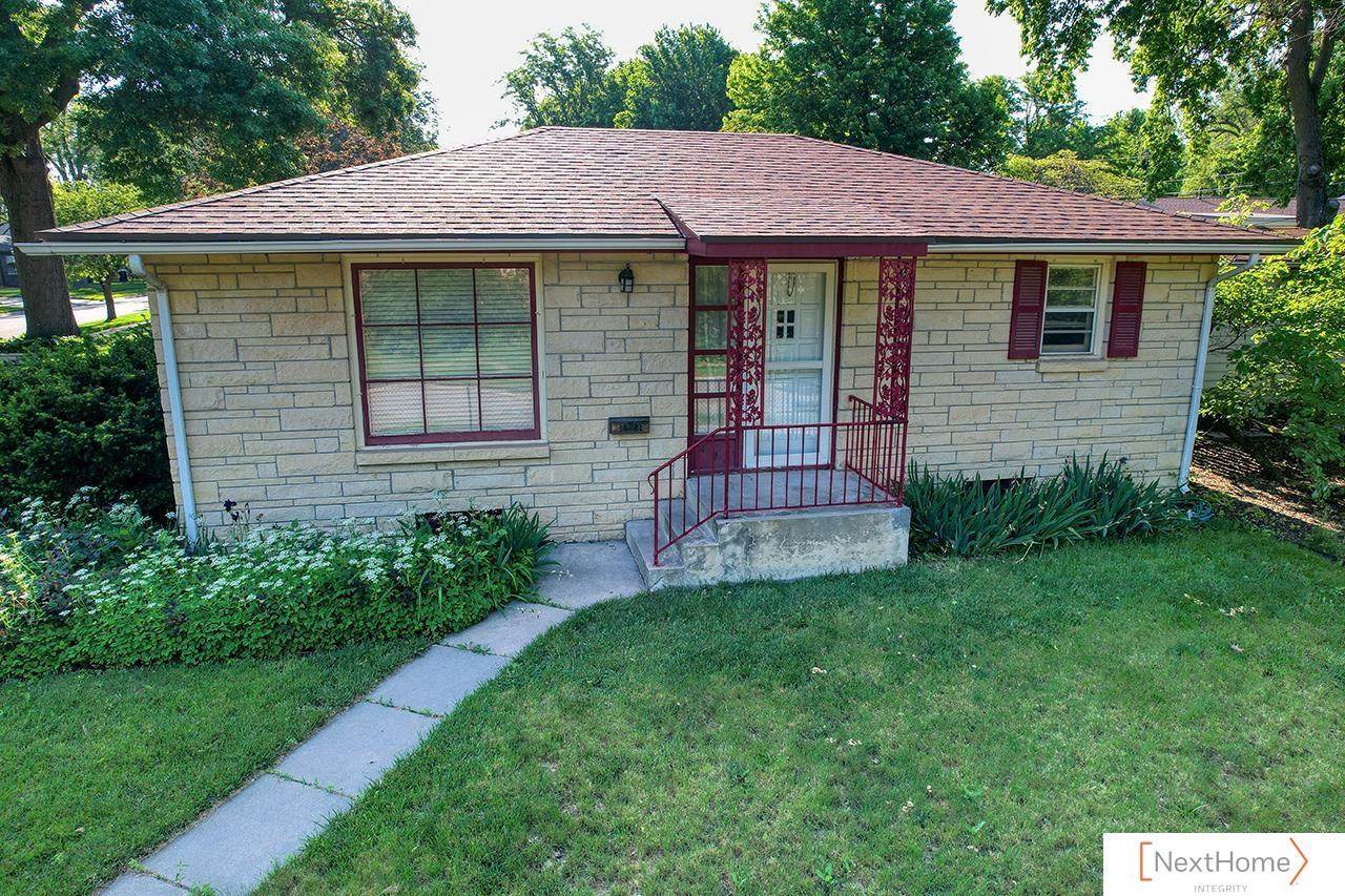 400 Frost Drive, Lincoln, NE 68510